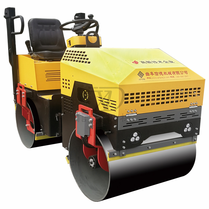 880型雙驅(qū)壓路機.jpg